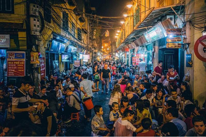 Bui Vien Street by night