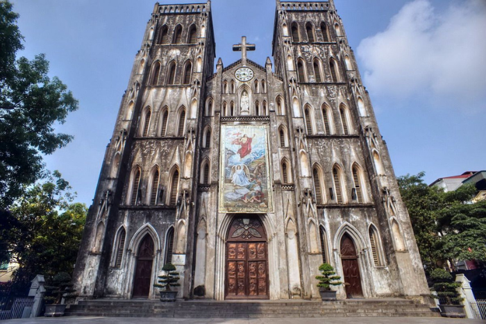 Visit St. Joseph Cathedral - an iconic site in Hanoi