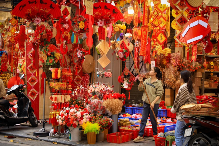 What to do in Hanoi? Don’t miss discovering Hang Ma Street in the Old Quarter