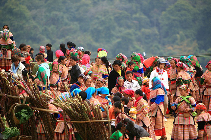 Visit local market in Mu Cang Chai