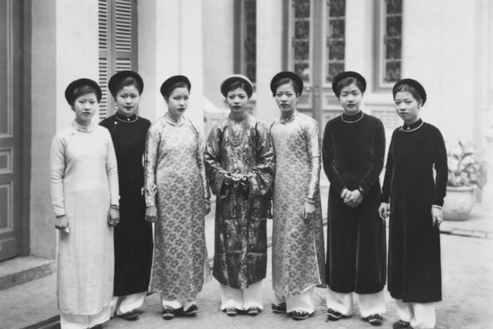 Ancient Vietnamese traditional clothing