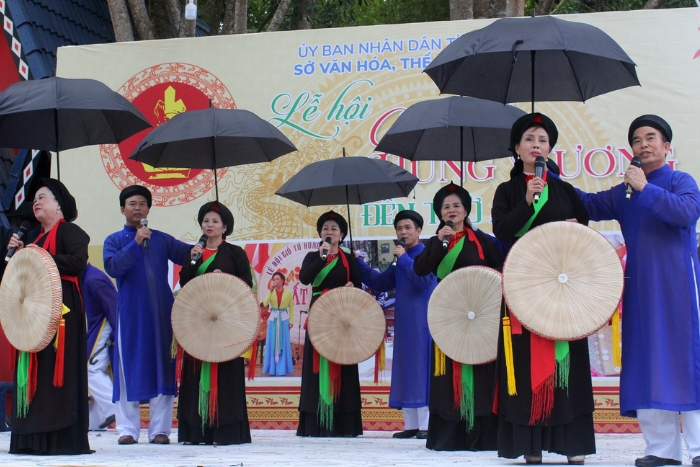 Nón quai thao performed in festivals 