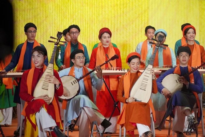 Performance of traditional musical instruments of the Kinh people