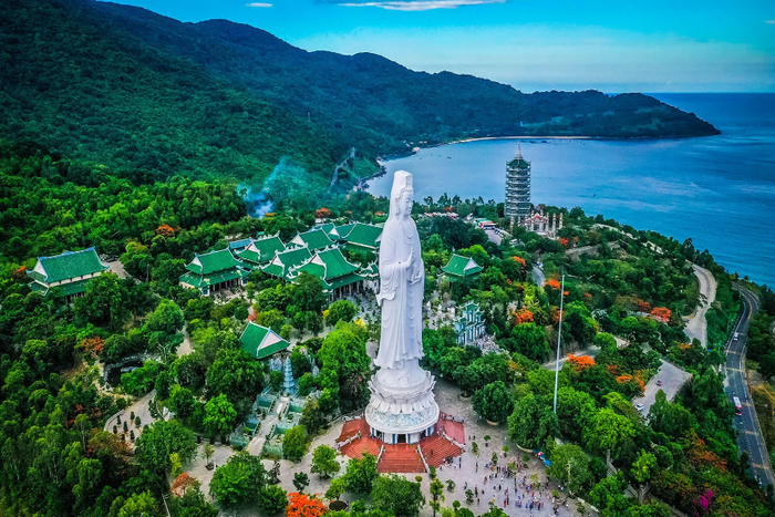 Visit Linh Ung pagoda Da Nang in Vietnam itinerary 15 days