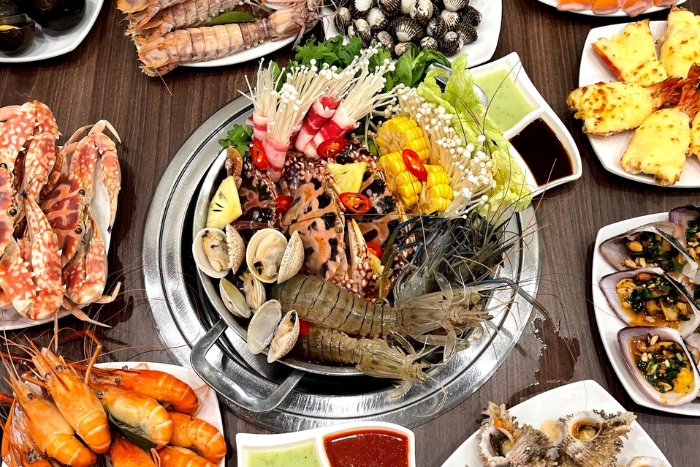 Seafood hot pot, what to eat in Vietnam? 