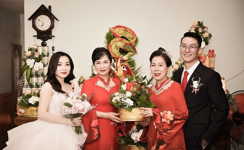 Mothers usually choose Áo Dài in Vietnamese wedding traditions