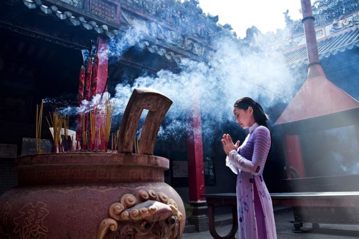 Dress respectfully when visiting sacred places in Vietnam