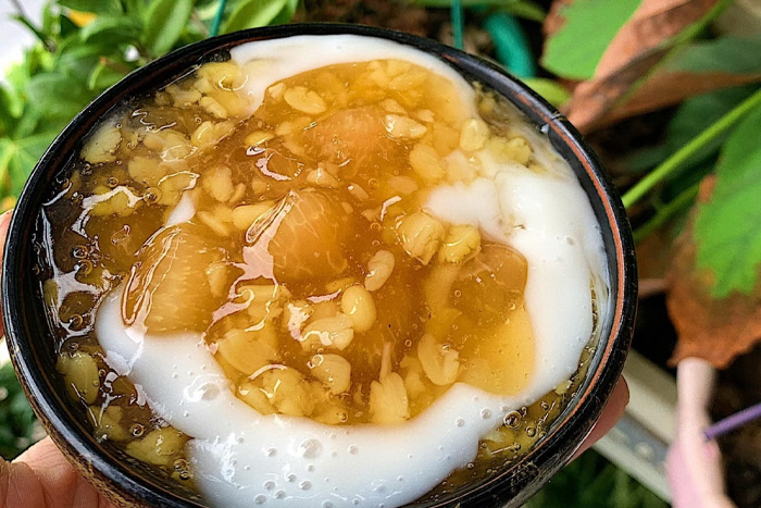 Vietnamese pomelo sweet soup (chè bưởi)