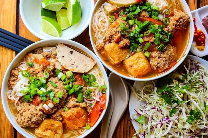 Bun rieu cua (vermicelli with sour crab broth)